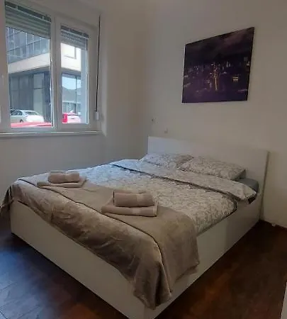 Zeleni Venac Studio & Apartment Belgrado Esterno foto