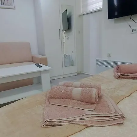 Zeleni Venac Studio & Apartment Belgrado Esterno foto